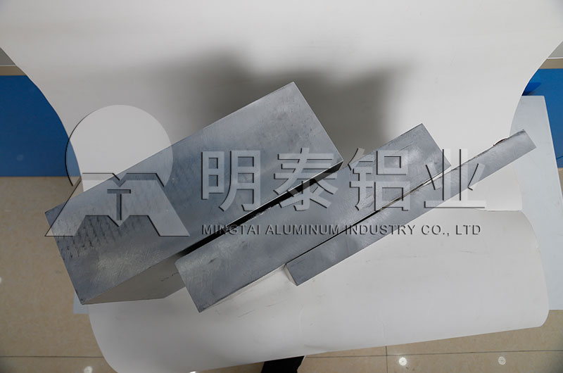 用于汽車-模具-百葉窗5052鋁板多少錢一噸?廠家為您詳細介紹 用于汽車-模具-百葉窗5052鋁板多少錢一噸?廠家為您詳細介紹